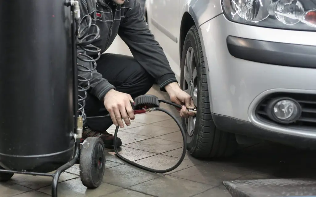 car Tyre pressure check